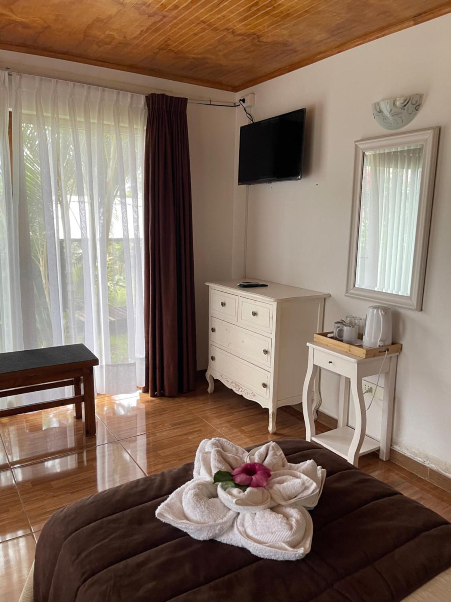 Teanehi Bed&Breakfast Hanga Roa Exterior foto